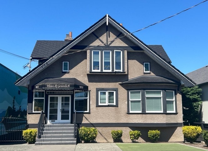 1012 N Park St, Victoria, BC for Sale