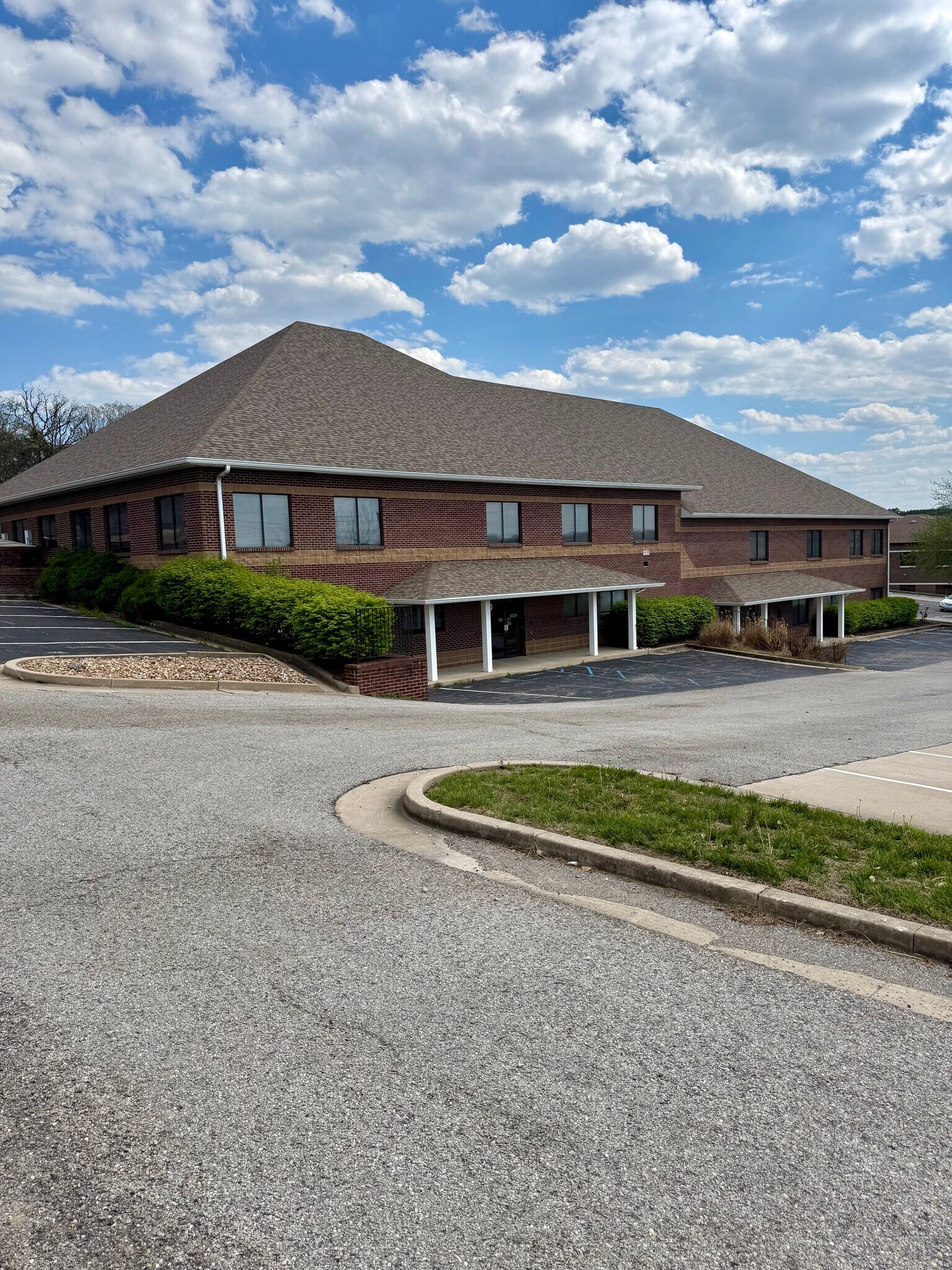 919 Wildwood Dr, Jefferson City, MO for Sale