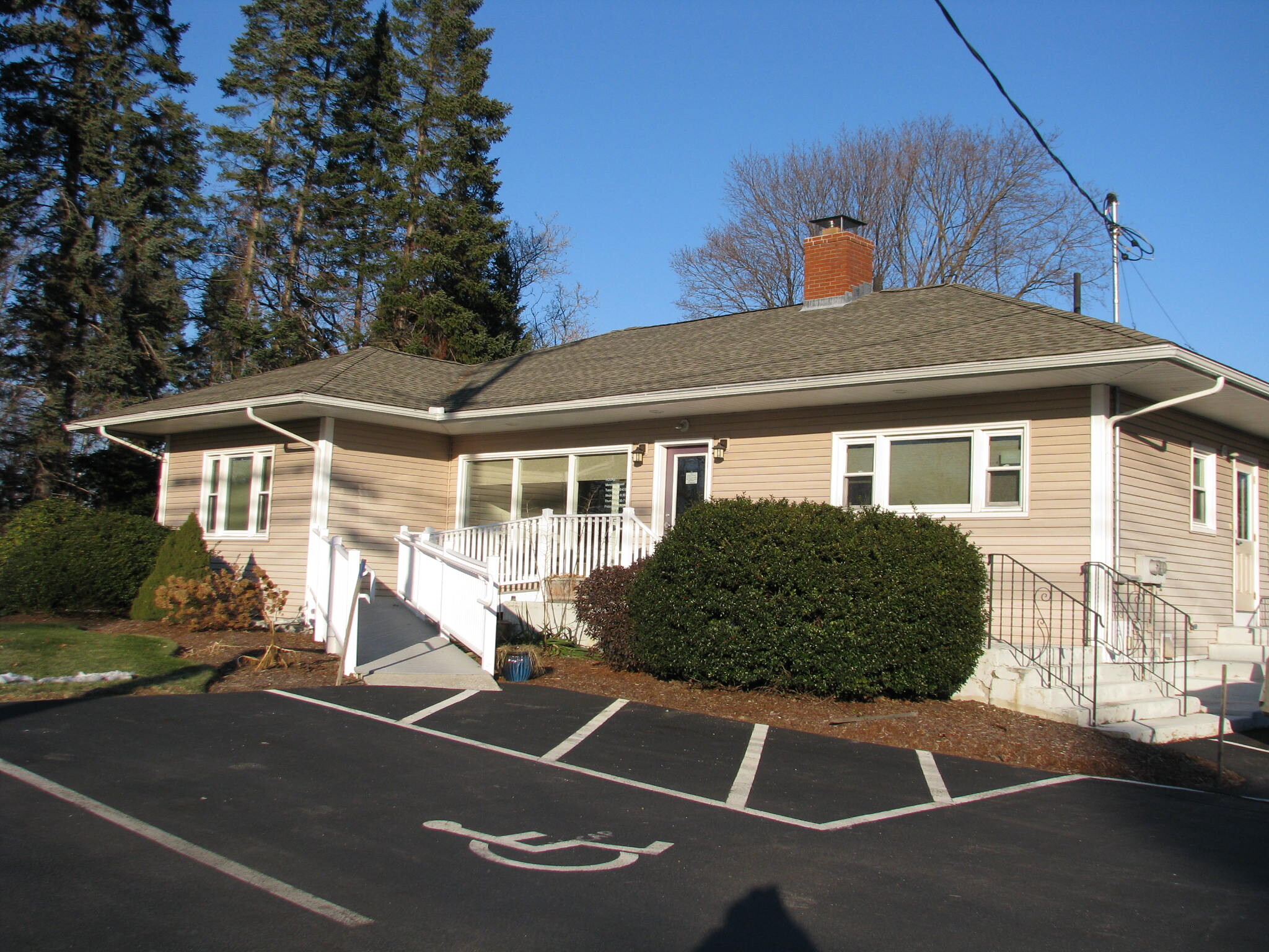 39 S River Rd, Bedford, NH for Rent