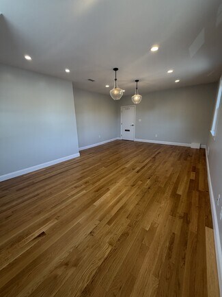 West Hartford, CT Office - 17 Oakwood Ave