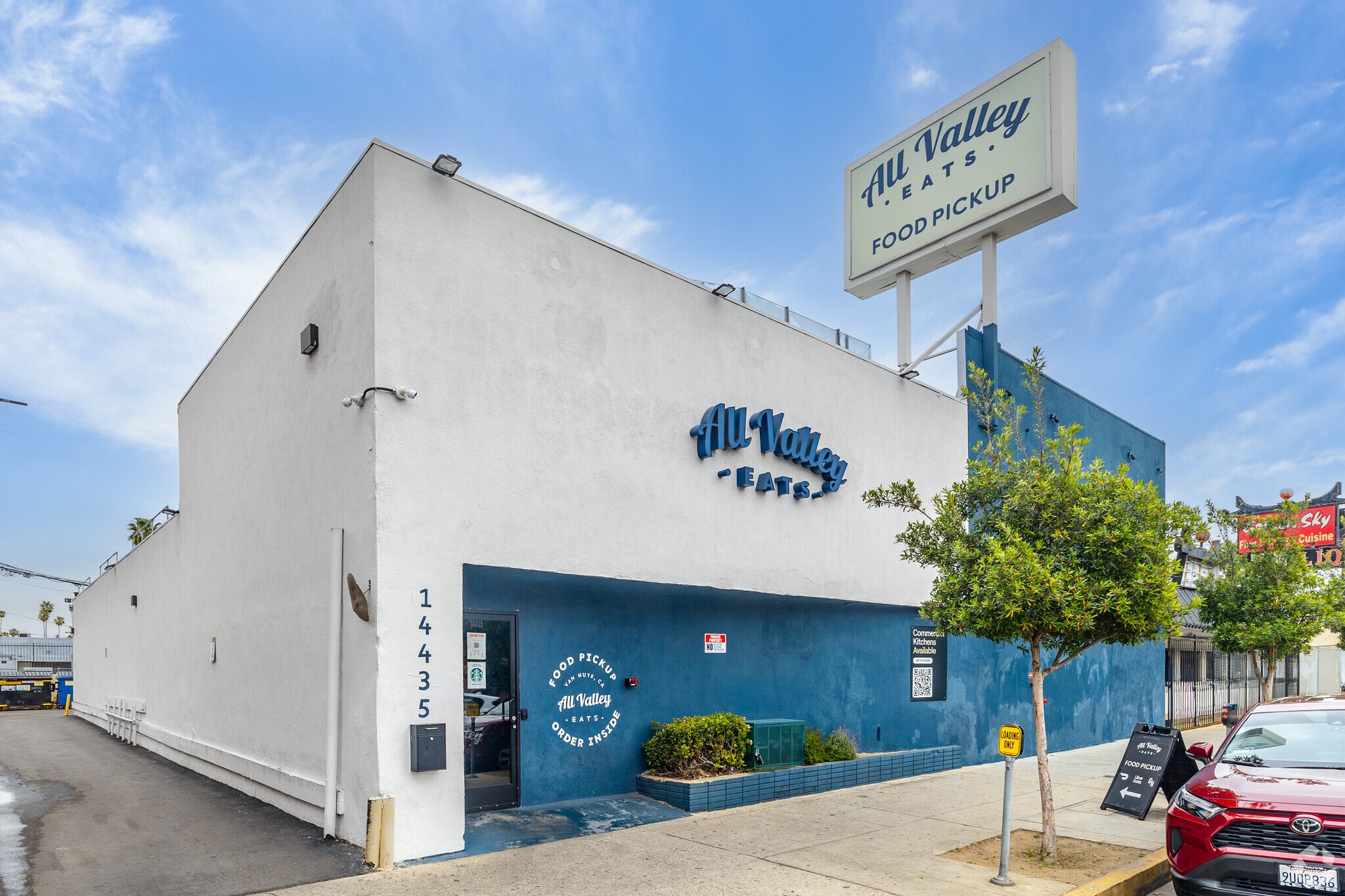 14435 Victory Blvd, Van Nuys, CA for Rent