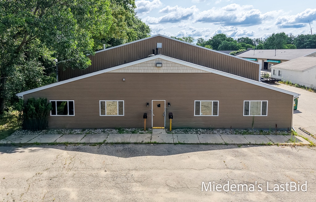 409 Lentz Ct, Lansing, MI for Sale