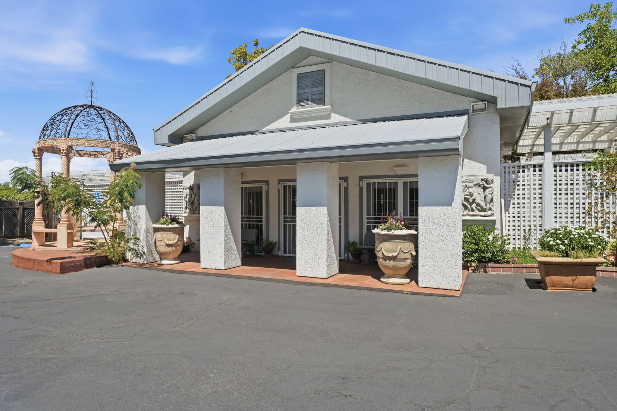 870 Hartnell Ave, Redding, CA for Sale