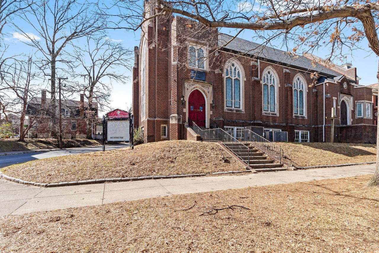 1140 Cherokee Rd, Louisville, KY for Sale