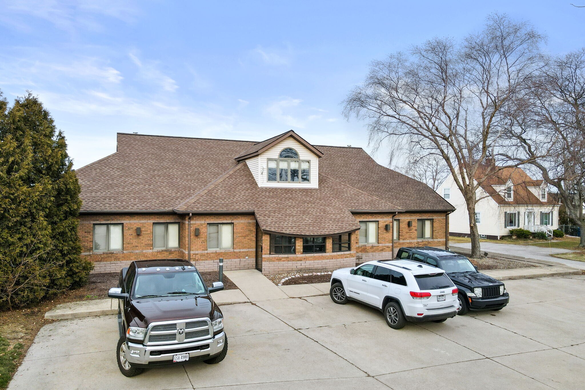 4259 Lake Rd, Lorain, OH for Sale