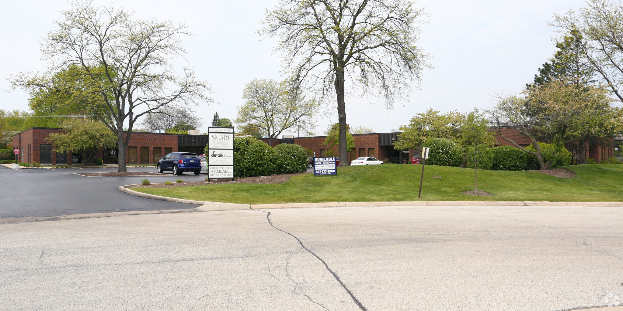 11 W College Dr, Arlington Heights, IL for Rent