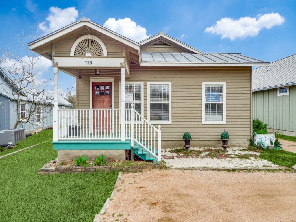 118 N Plant Ave, Boerne, TX for Sale