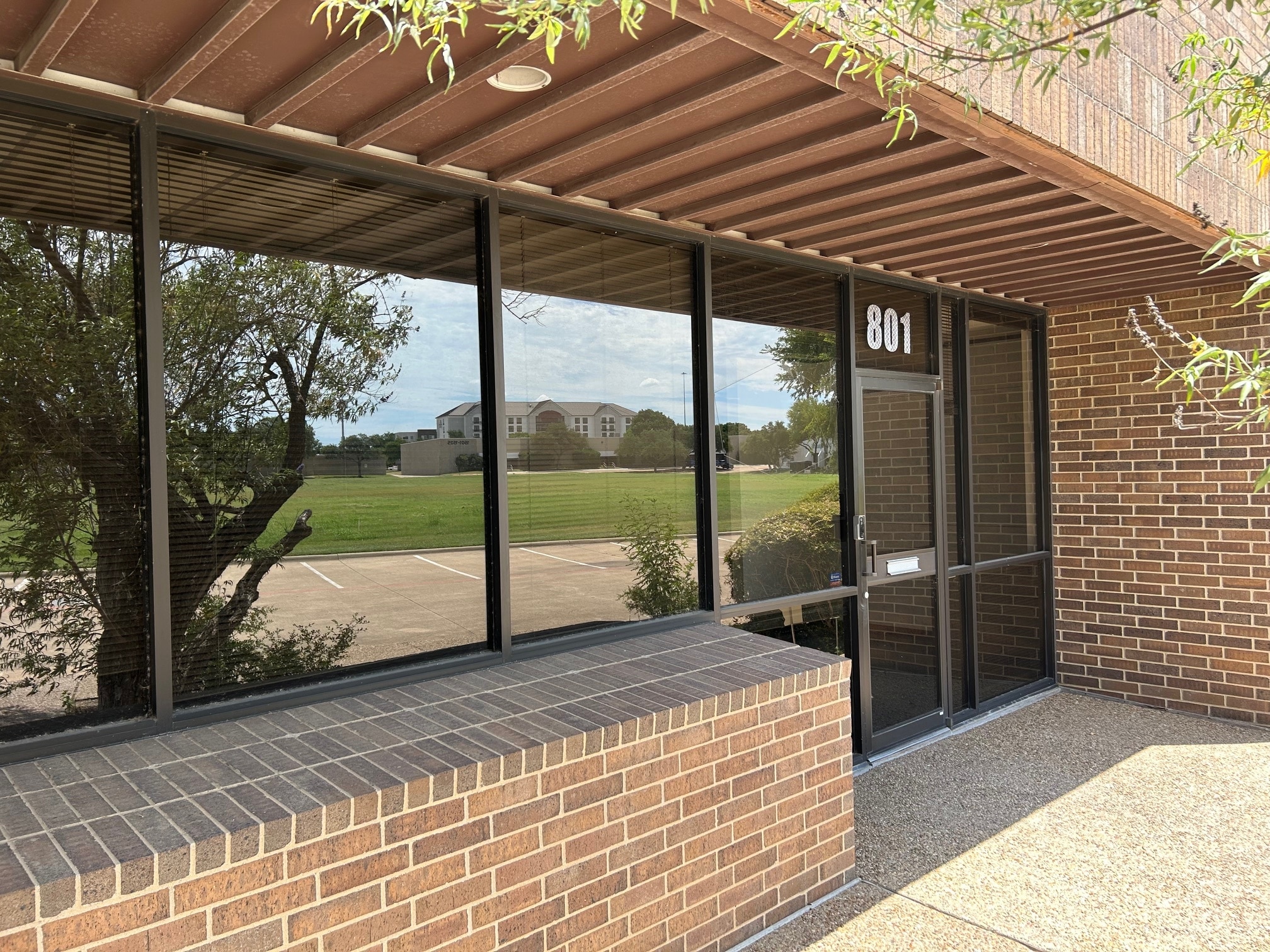 817 Greenview Dr, Grand Prairie, TX for Rent