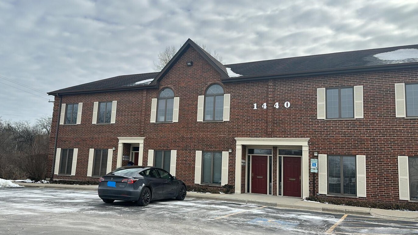 1440 Maple Ave, Lisle, IL for Sale
