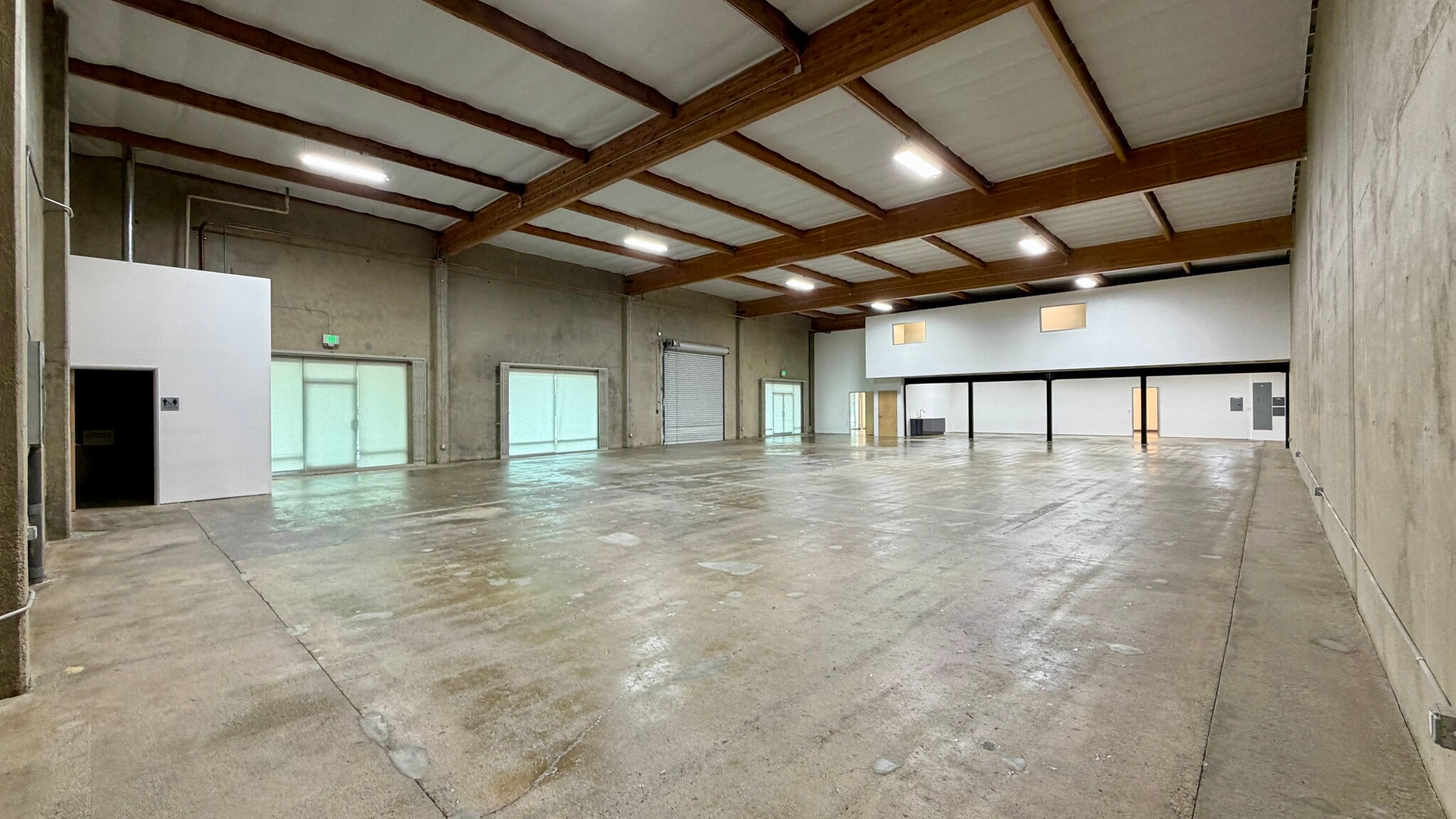 18320-18330 Oxnard St, Tarzana, CA for Rent