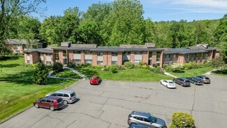 Woodbury, CT Apartments - 1038-1056 Main St S