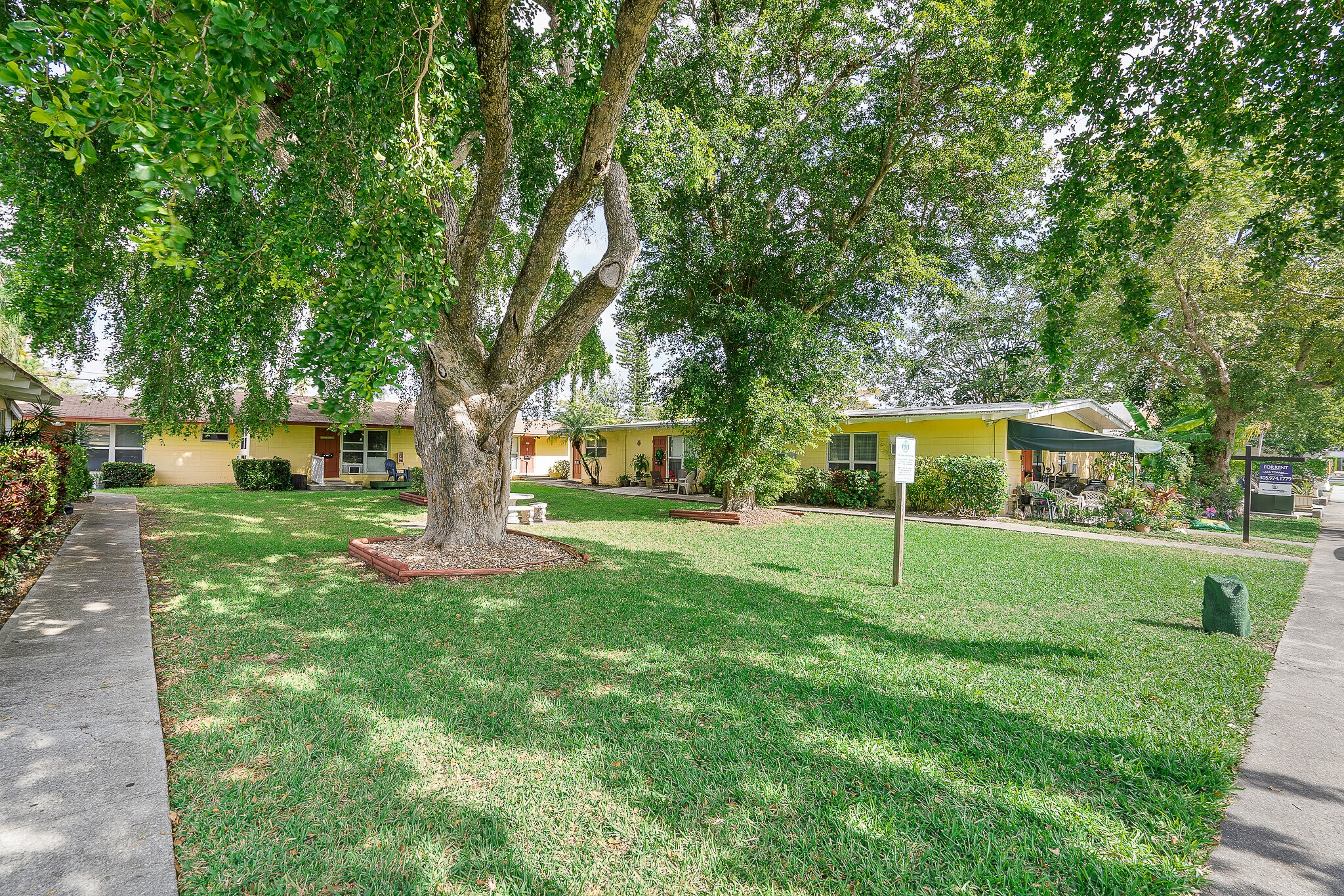 227-235 SE 1st St, Dania Beach, FL for Sale