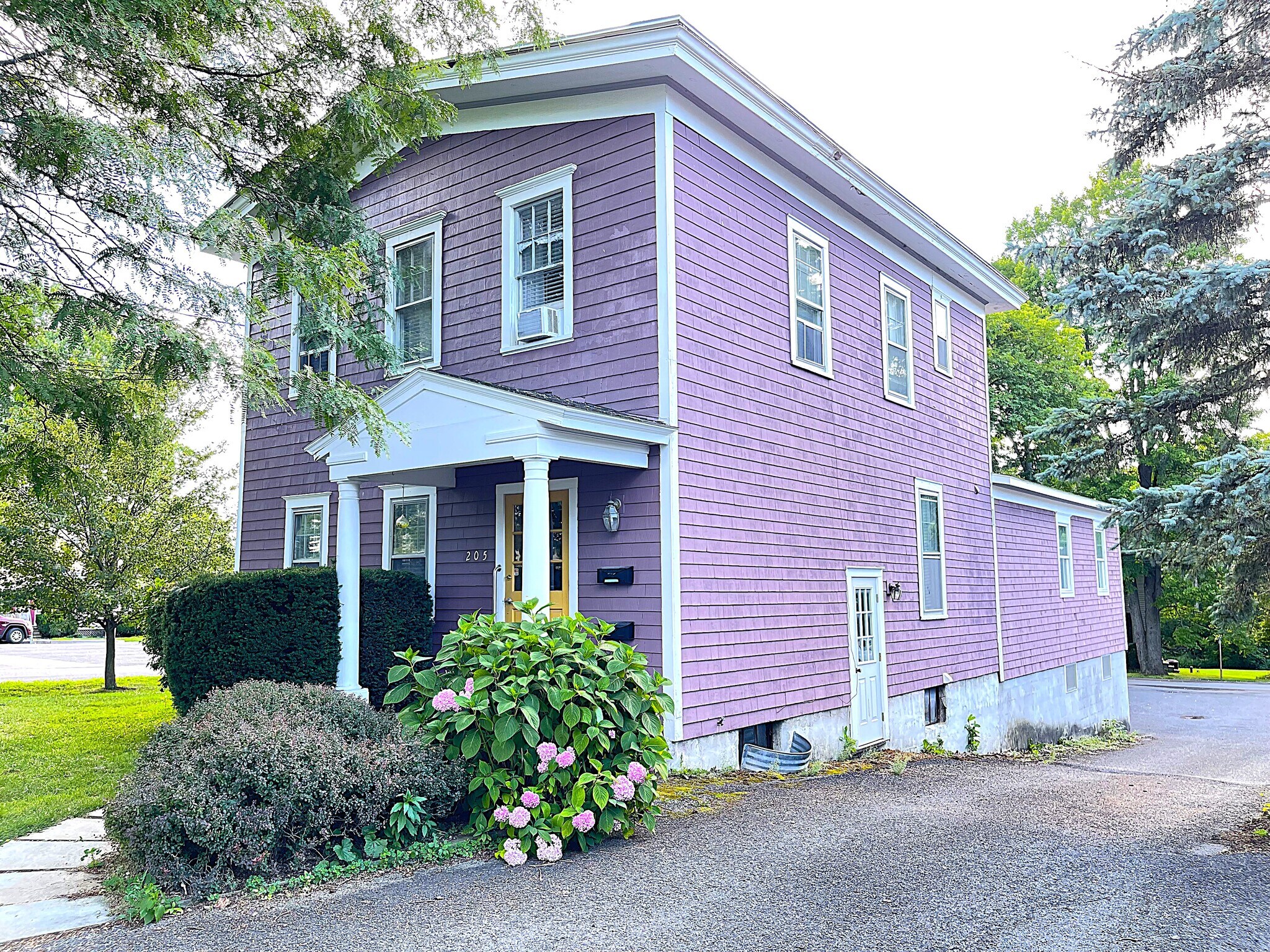 205 Brooklea Dr, Fayetteville, NY for Sale