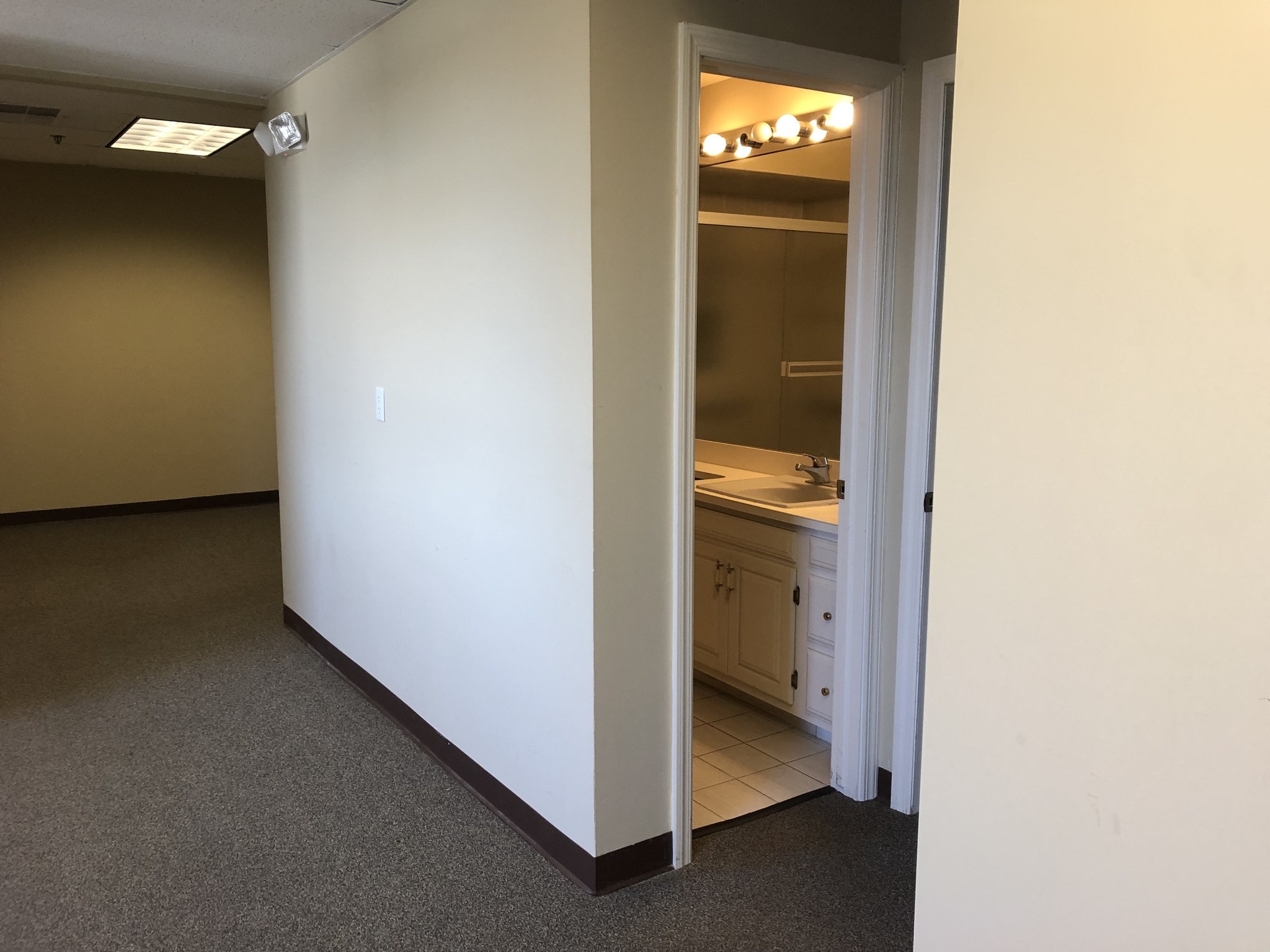 29 Evans Pl, Pompton Plains, NJ for Rent