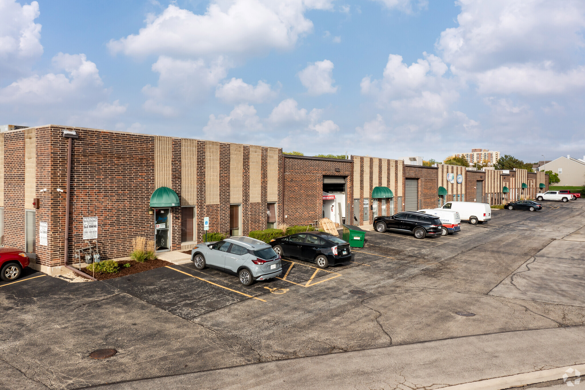 50-88 Eisenhower Ln N, Lombard, IL for Rent