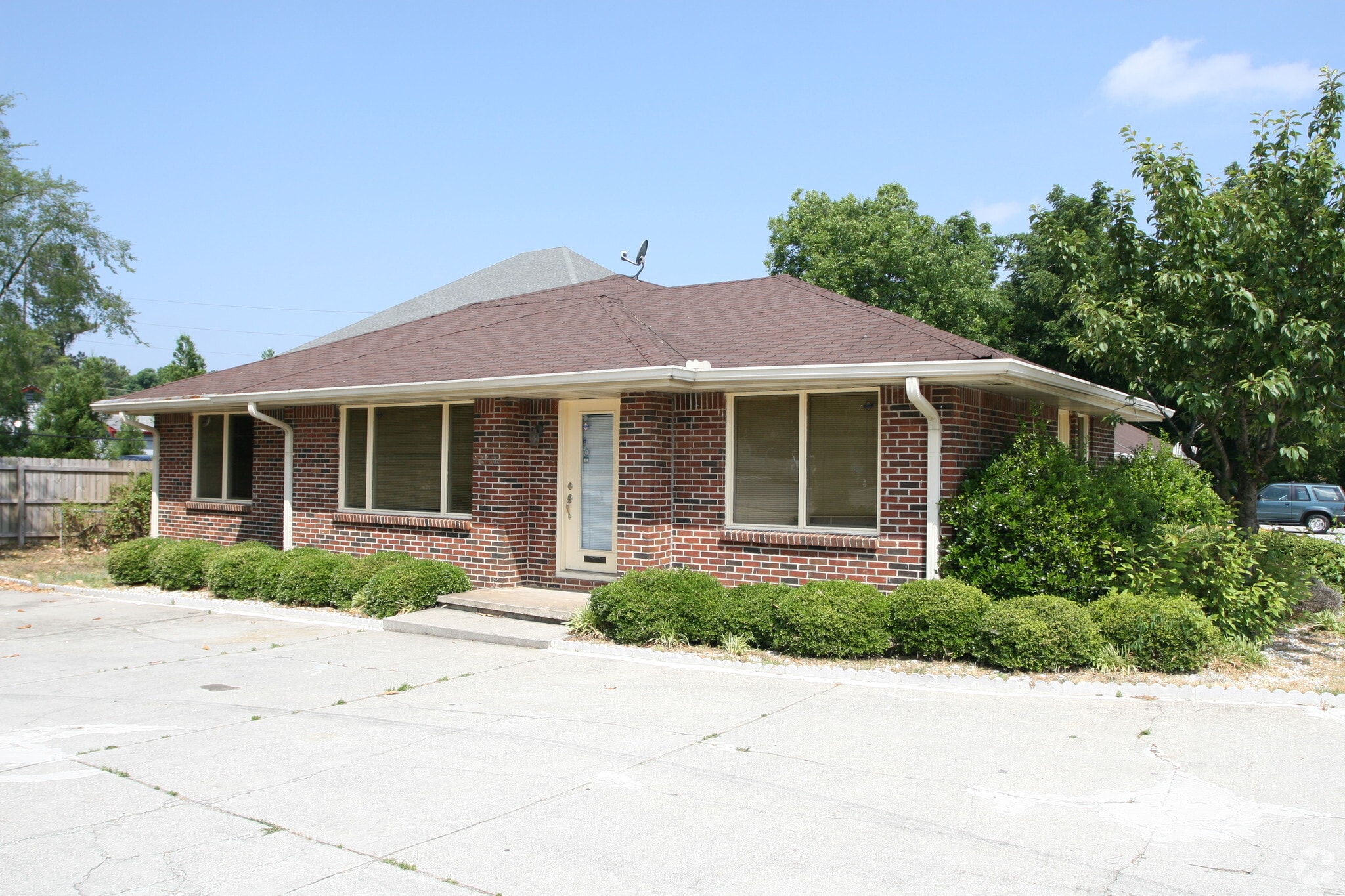 6267 Oakwood Cir, Norcross, GA for Sale