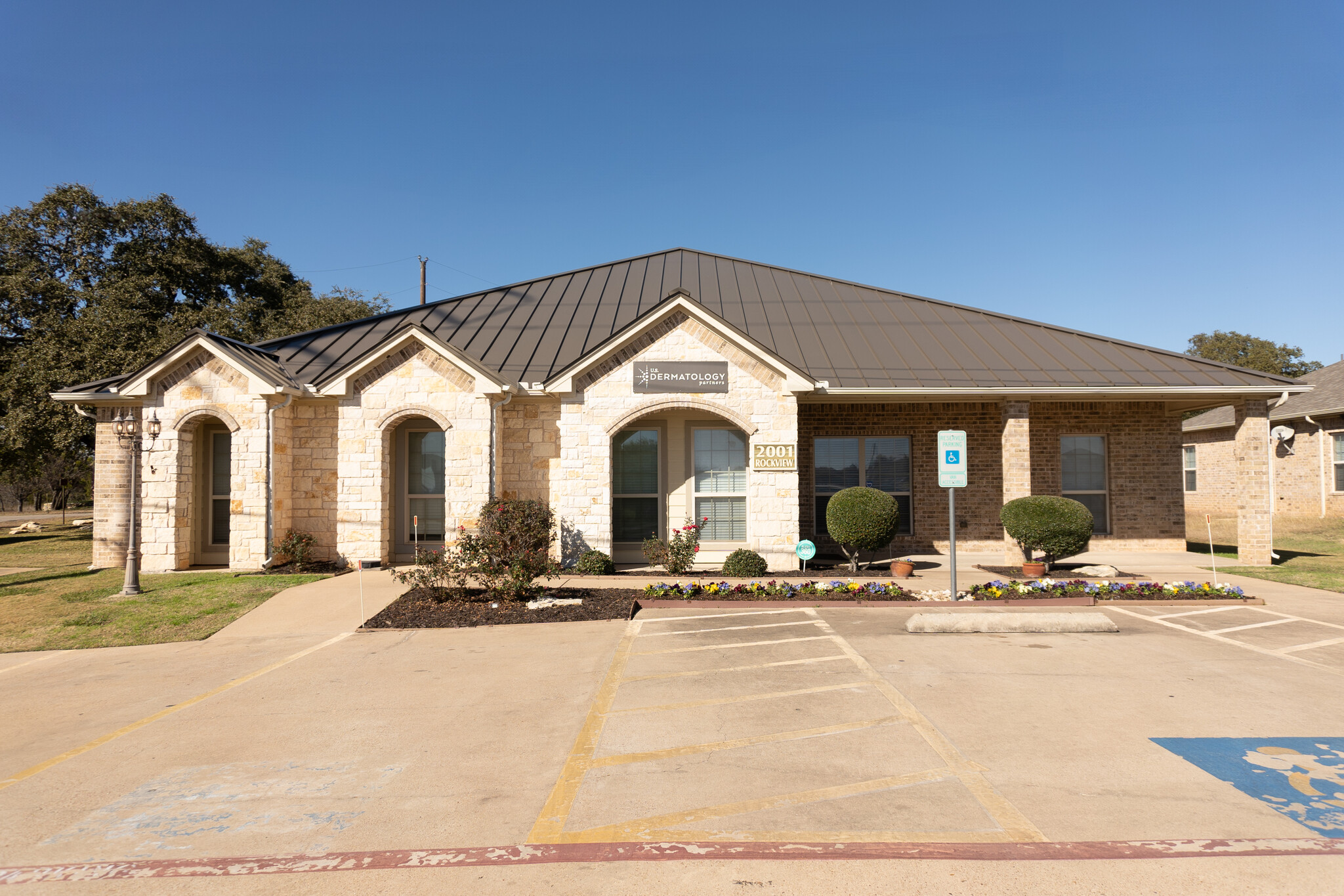 2001 Rockview Dr, Granbury, TX for Rent