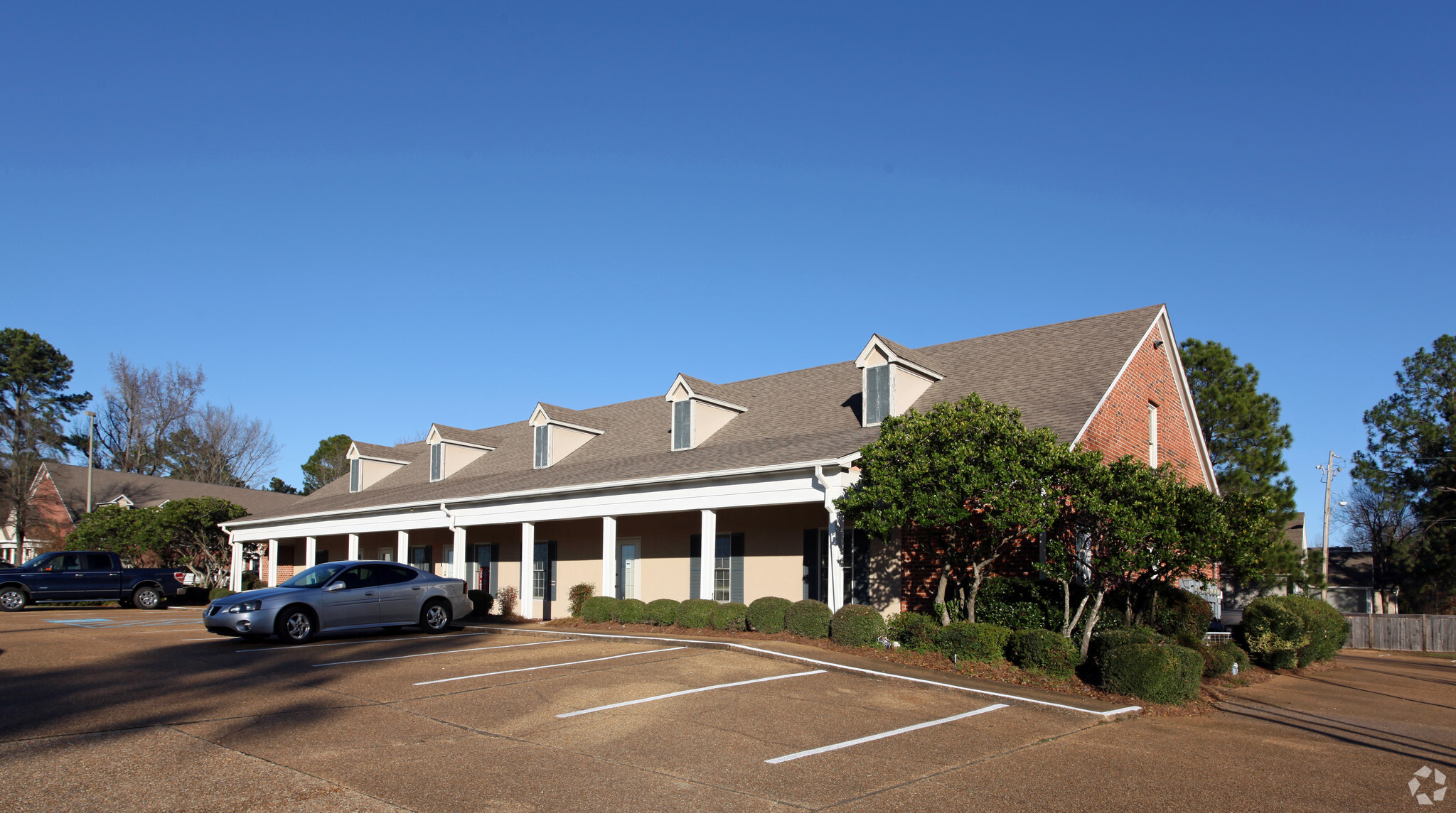 5888 Ridgewood Rd, Jackson, MS for Rent