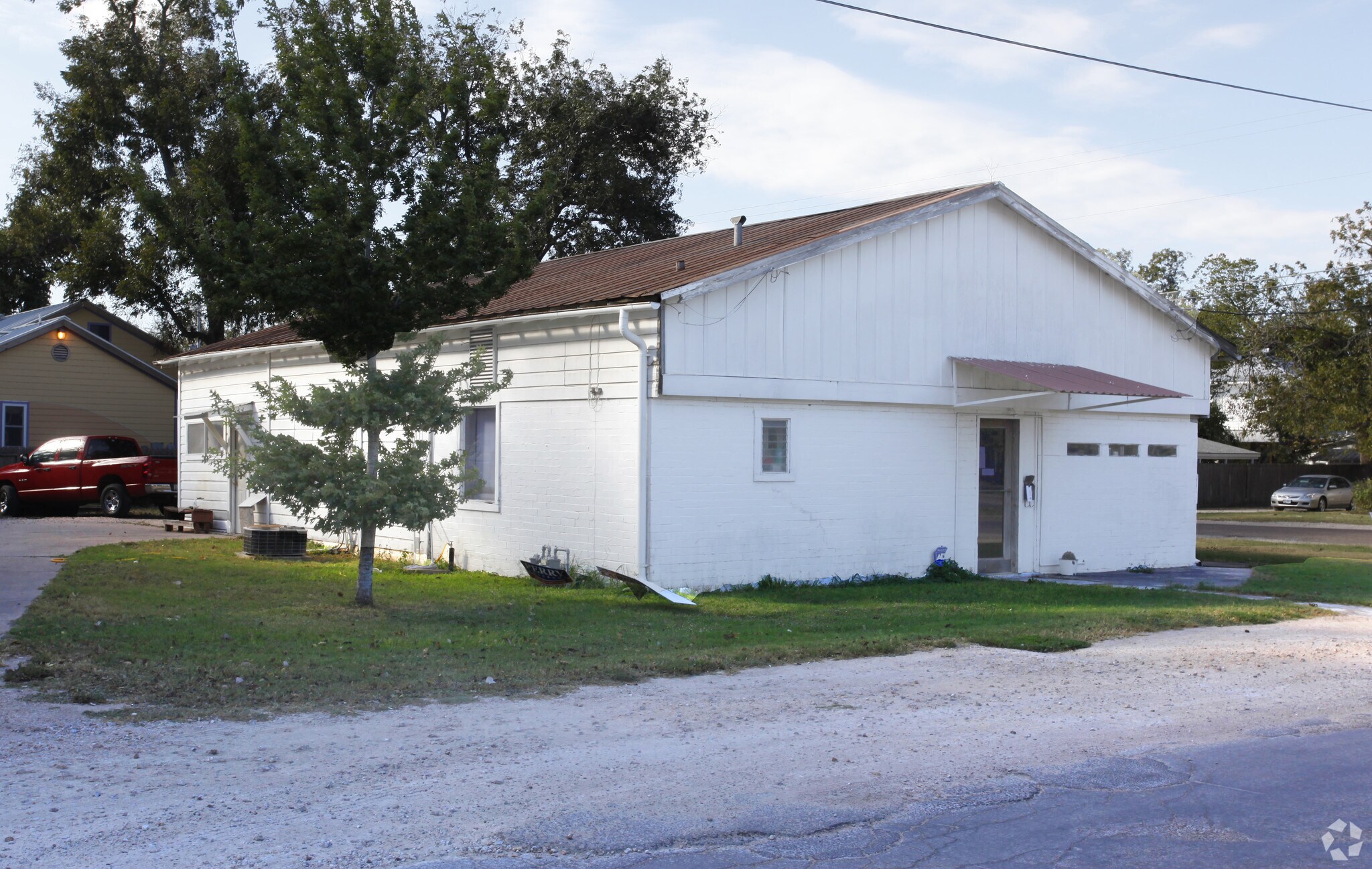 711 Water St, Bastrop, TX for Sale