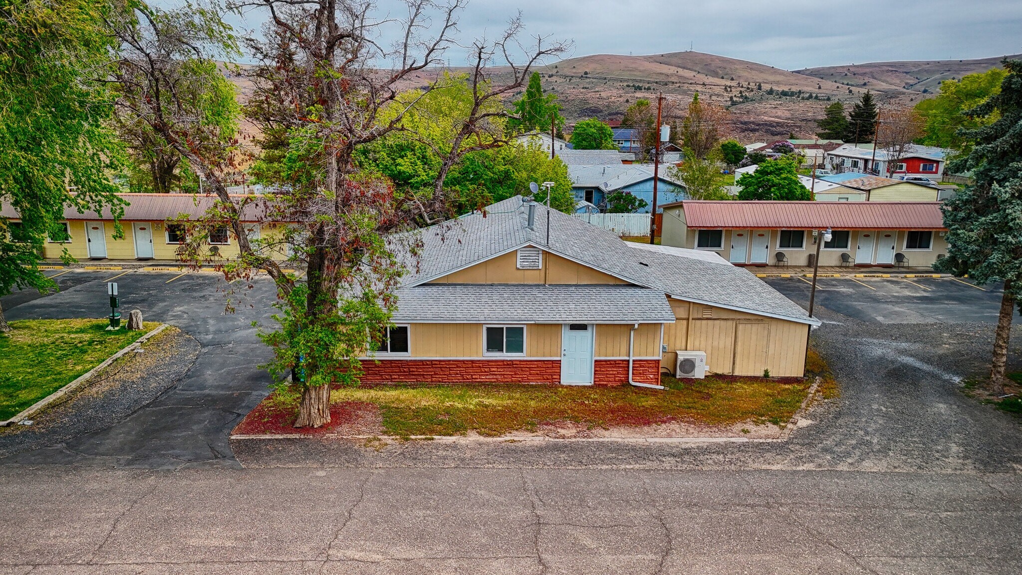 616 Mill St, Maupin, OR for Sale
