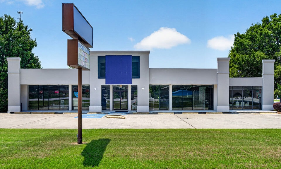 908 N Veterans Blvd, Glennville, GA for Sale