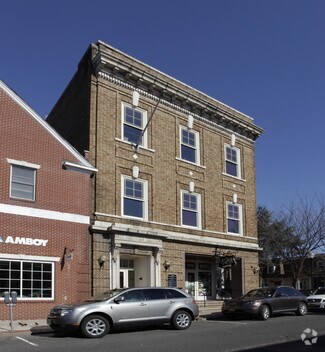 32 Monmouth St  