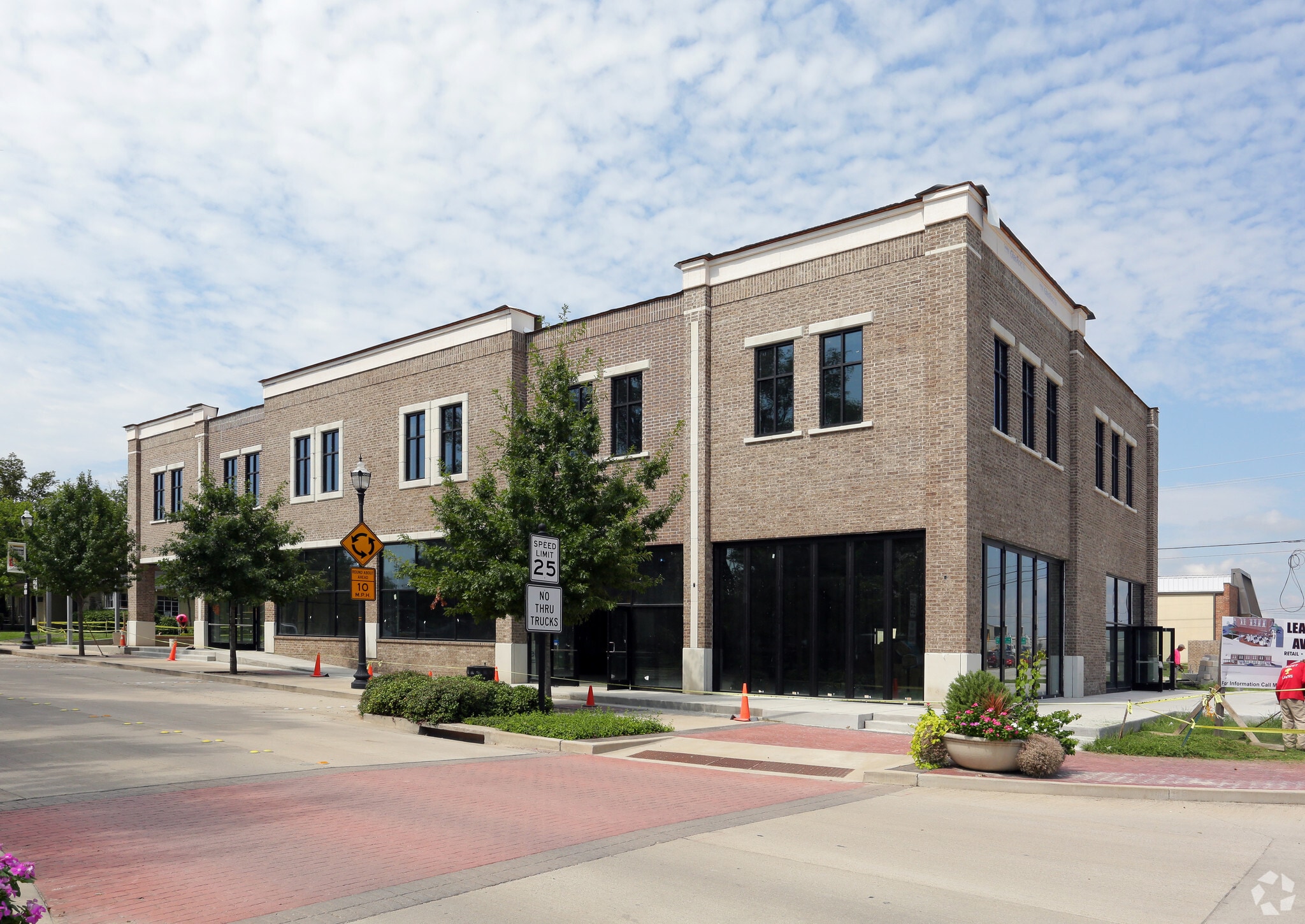 409 N Oak St, Roanoke, TX for Sale