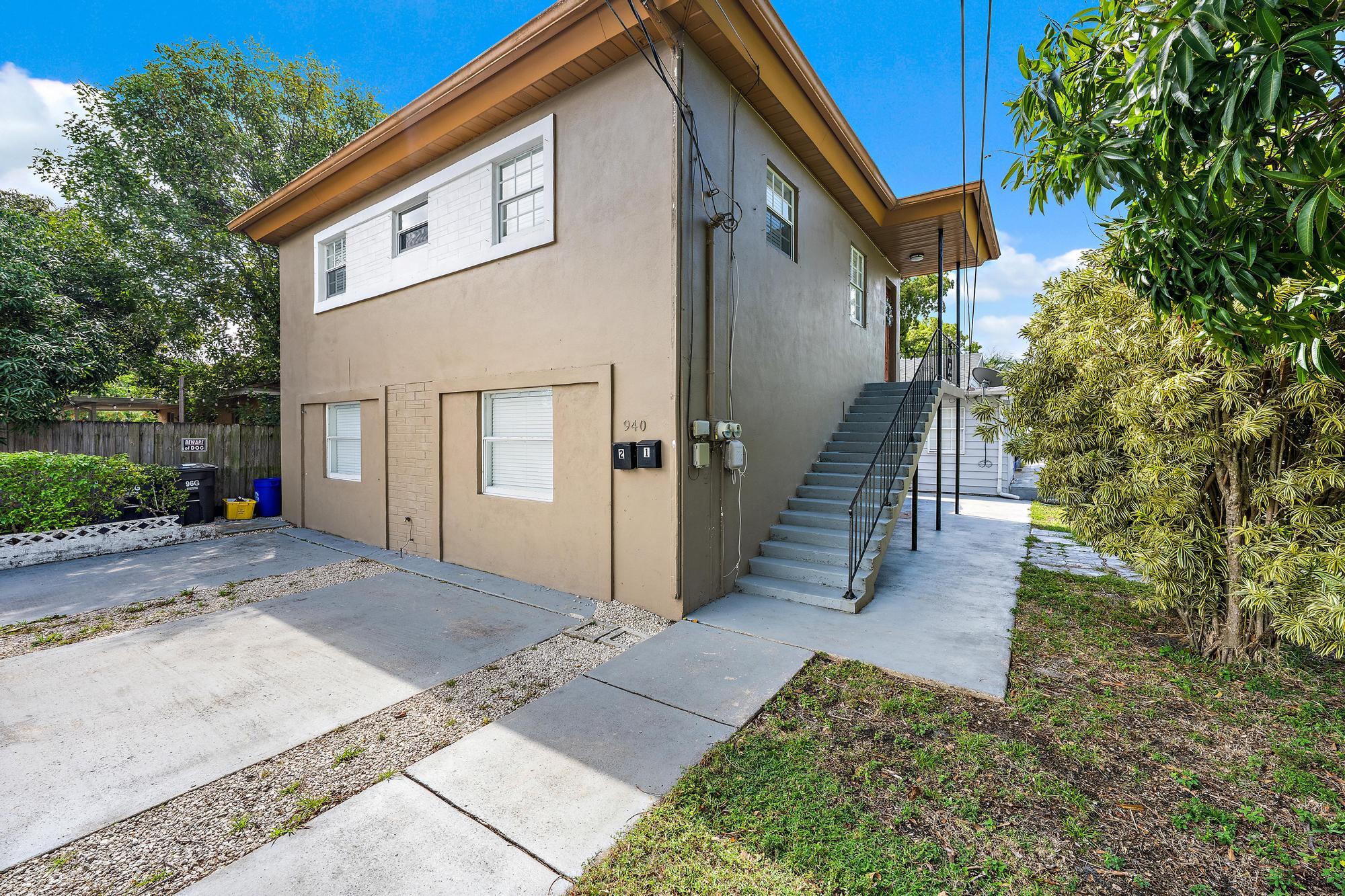 940 Charles St, West Palm Beach, FL for Sale