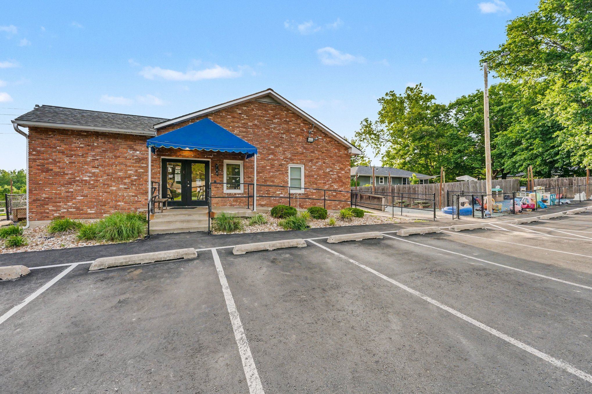 303 N US Highway 169, Smithville, MO for Sale