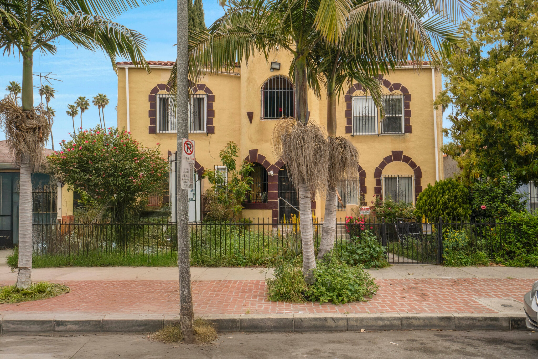 1061 W 57th St, Los Angeles, CA for Sale