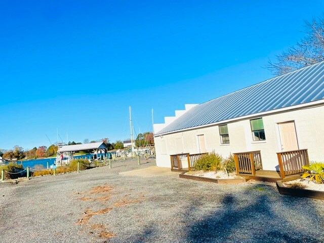 97 Crockett's Landing, Irvington, VA for Rent