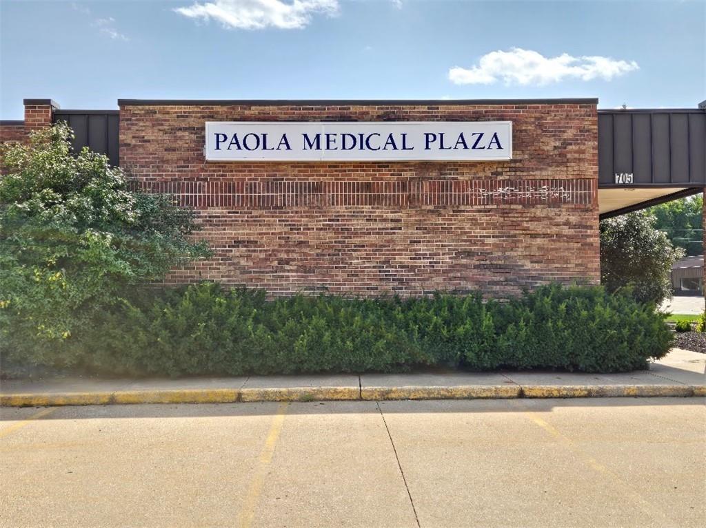705 Baptiste Dr, Paola, KS for Rent