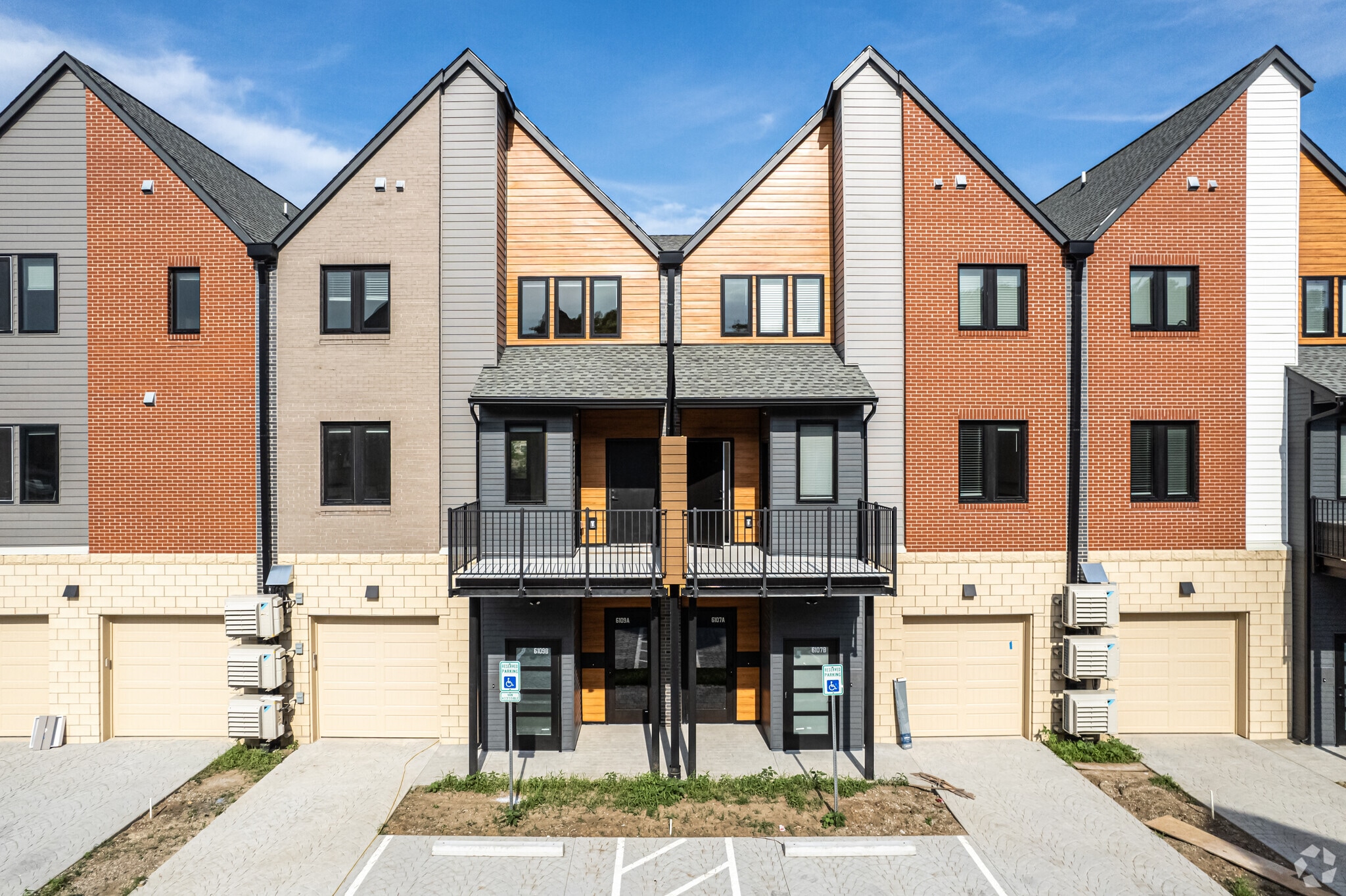 6115 Nieman Rd, Shawnee, KS for Sale