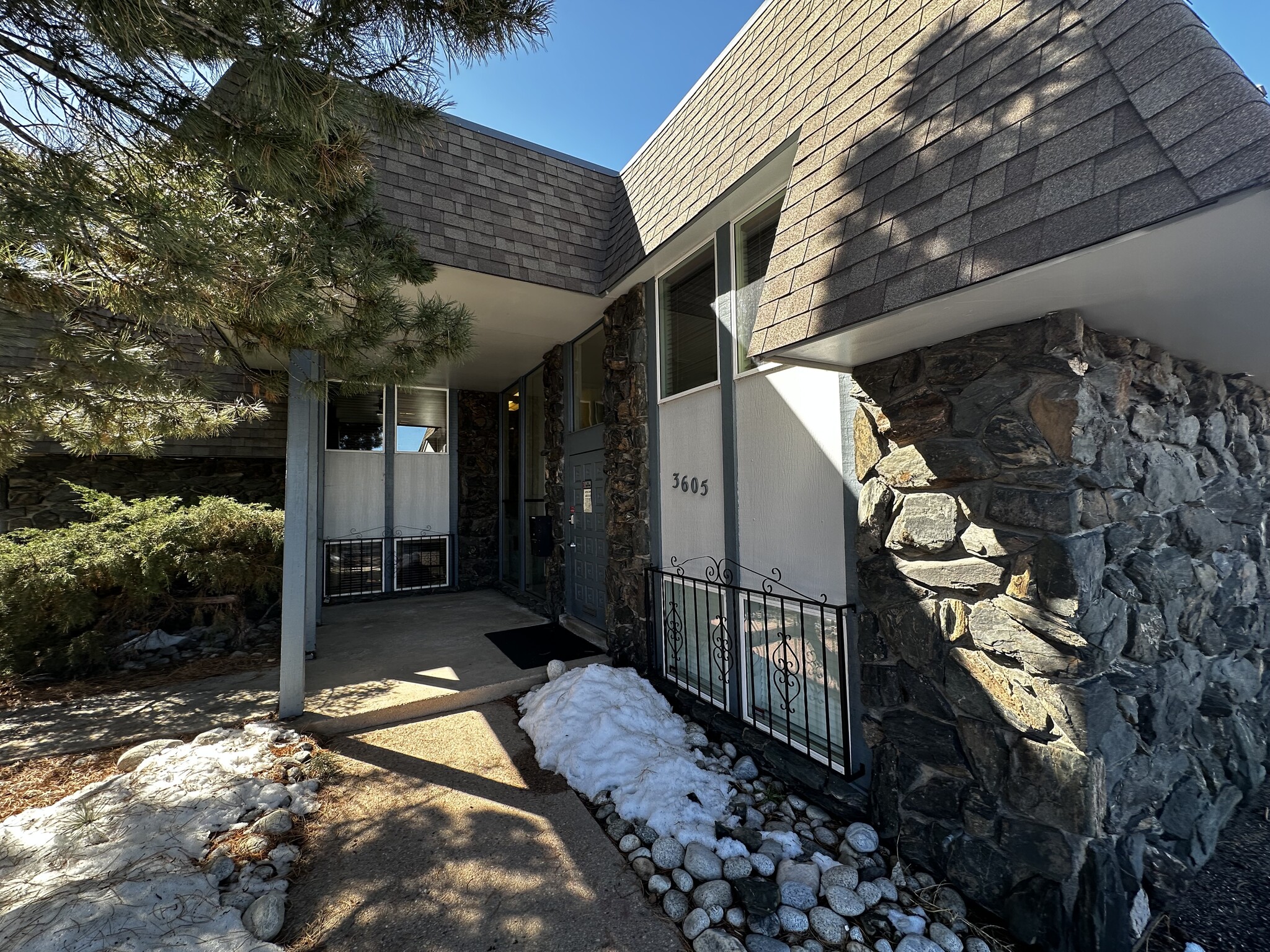 3605 S Tamarac Dr, Denver, CO for Rent