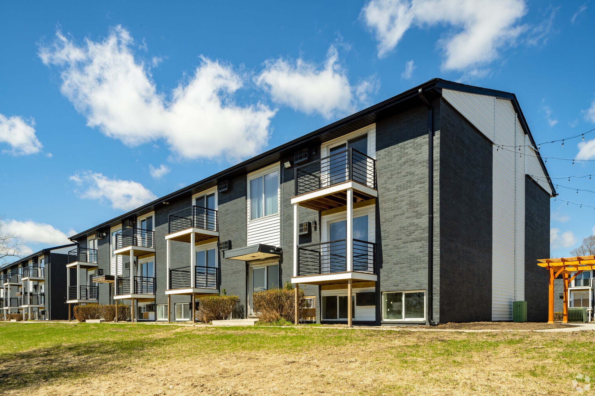 2021 Grout St Saginaw, MI 48602 MultiFamily Property for Sale on