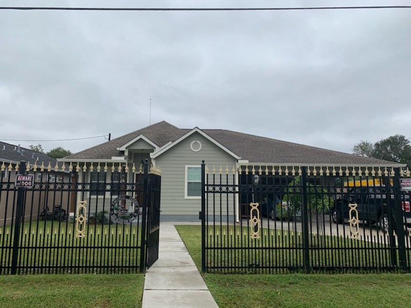 1620 Lone Oak Rd, Houston, TX for Sale