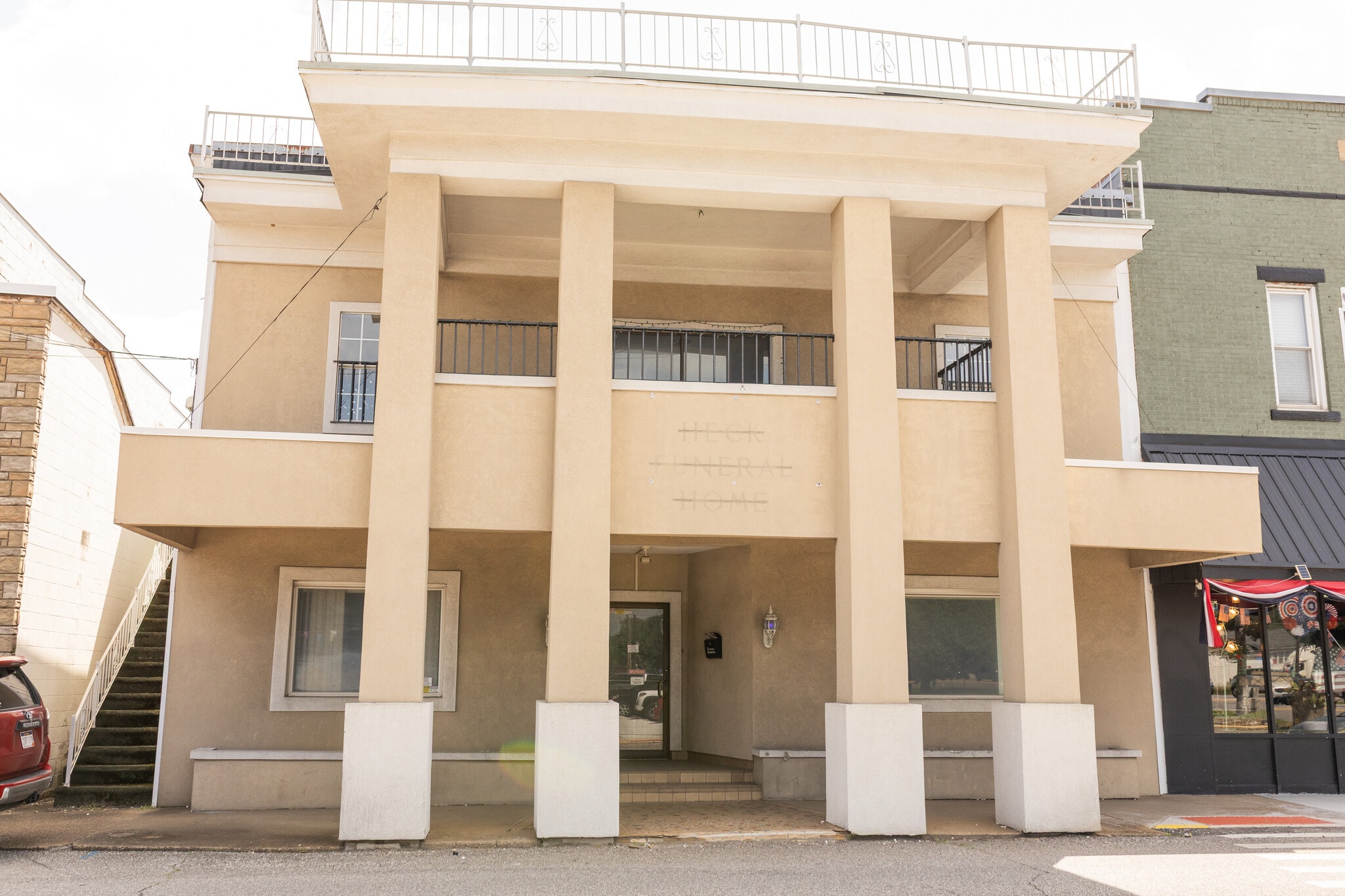 1007 Smith St, Milton, WV for Sale
