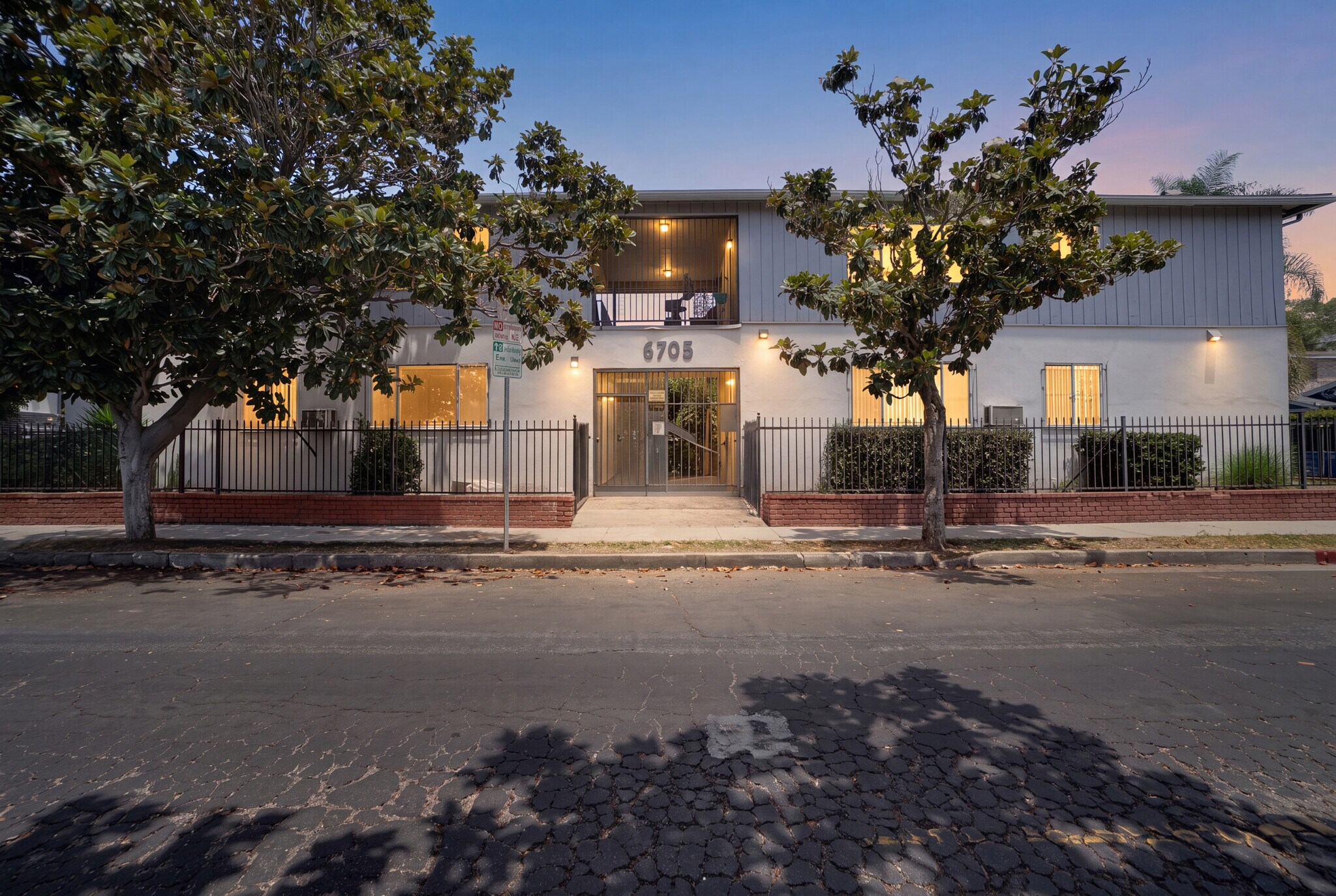 6705 De Longpre Ave, Los Angeles, CA for Sale