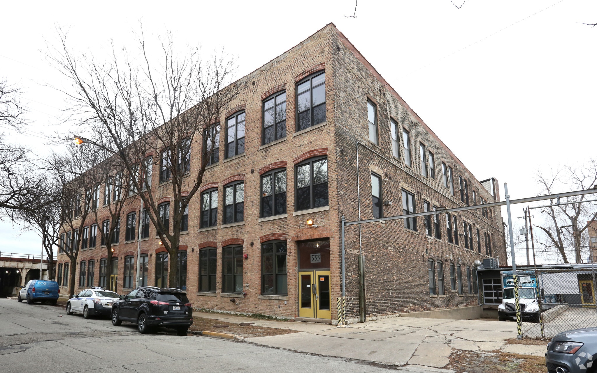 333 N Oakley Blvd, Chicago, IL for Rent