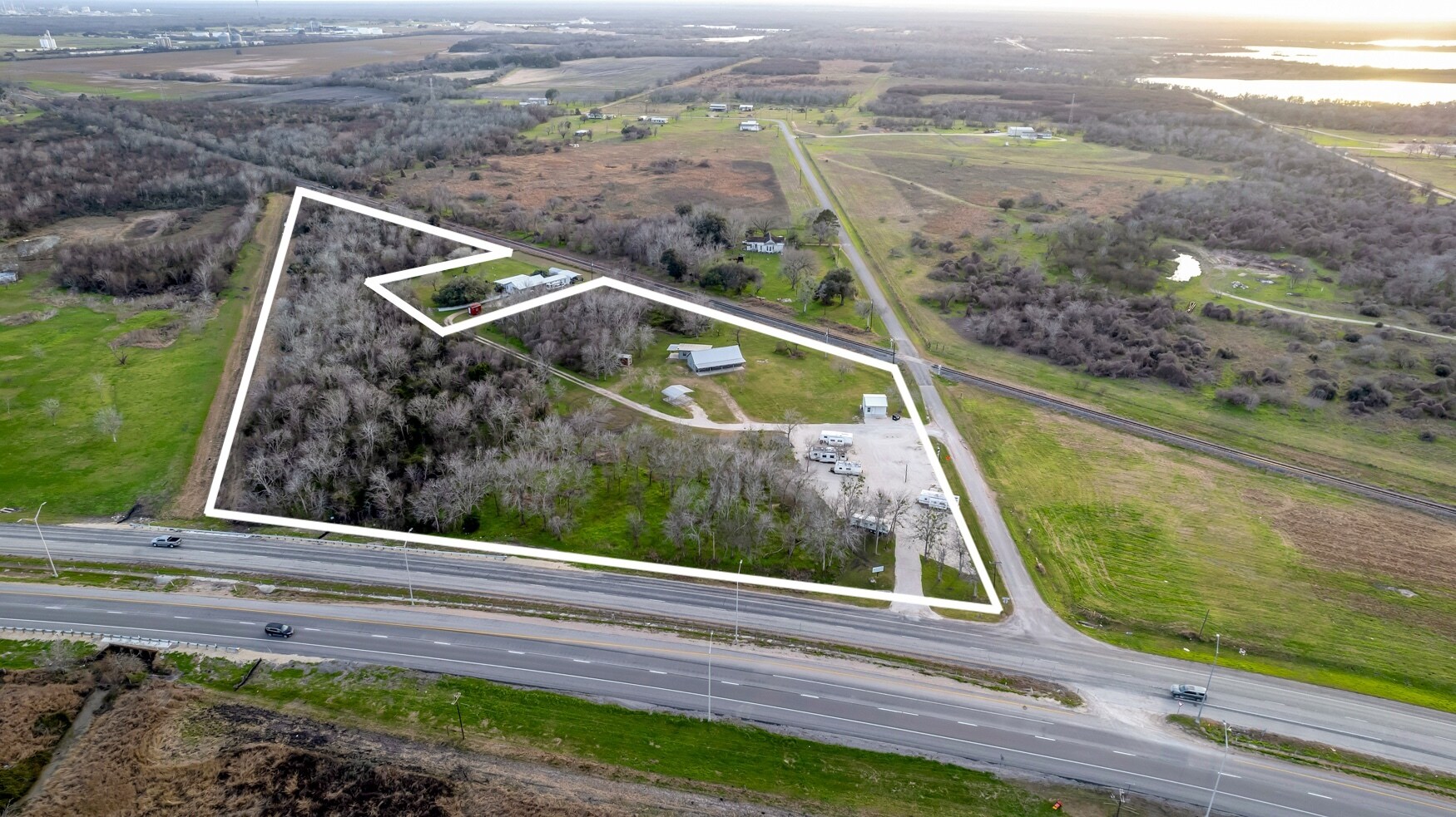 52 Old Bloomington Rd N, Victoria, TX for Sale