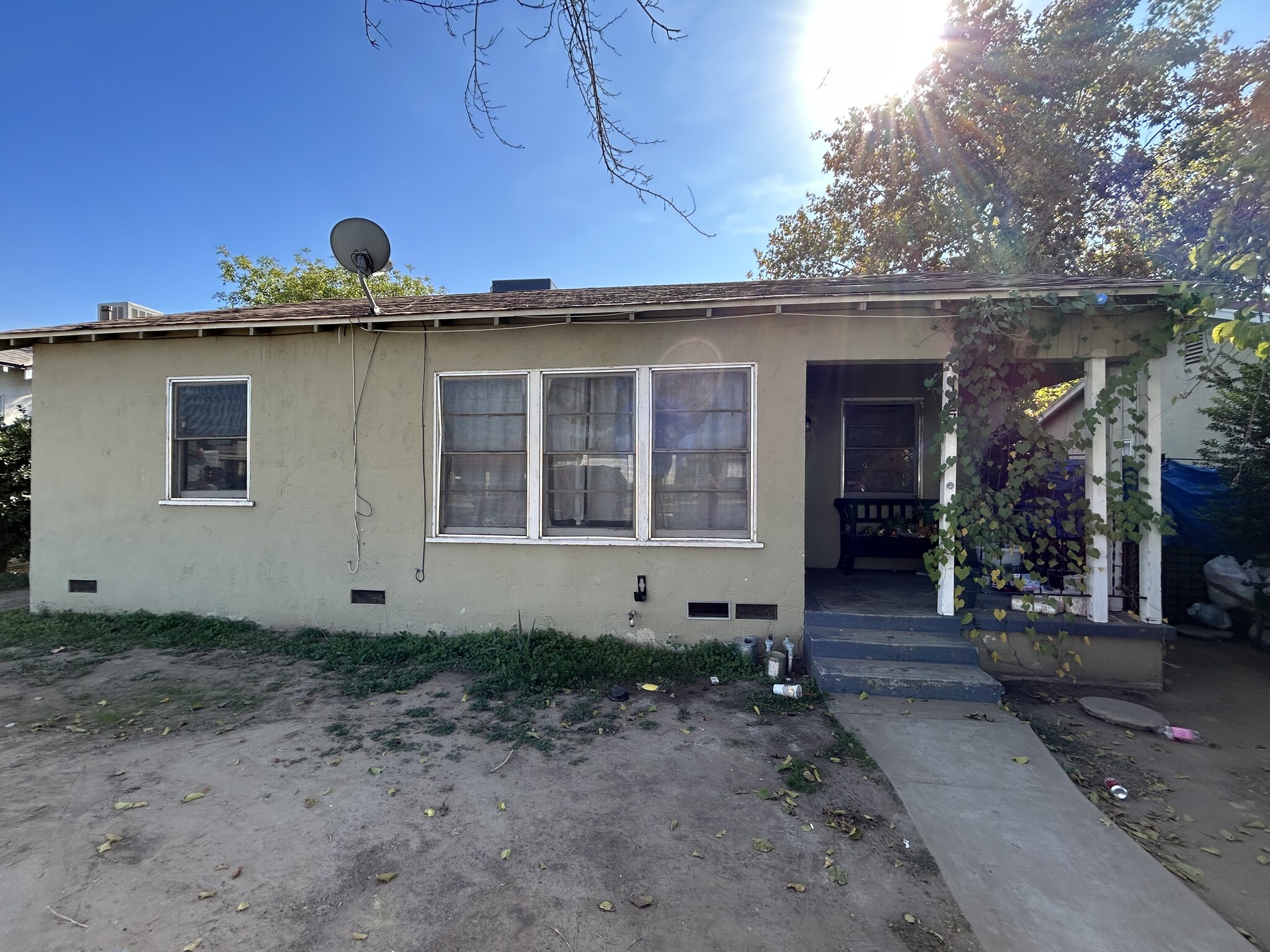 127 Bernard St, Bakersfield, CA for Sale