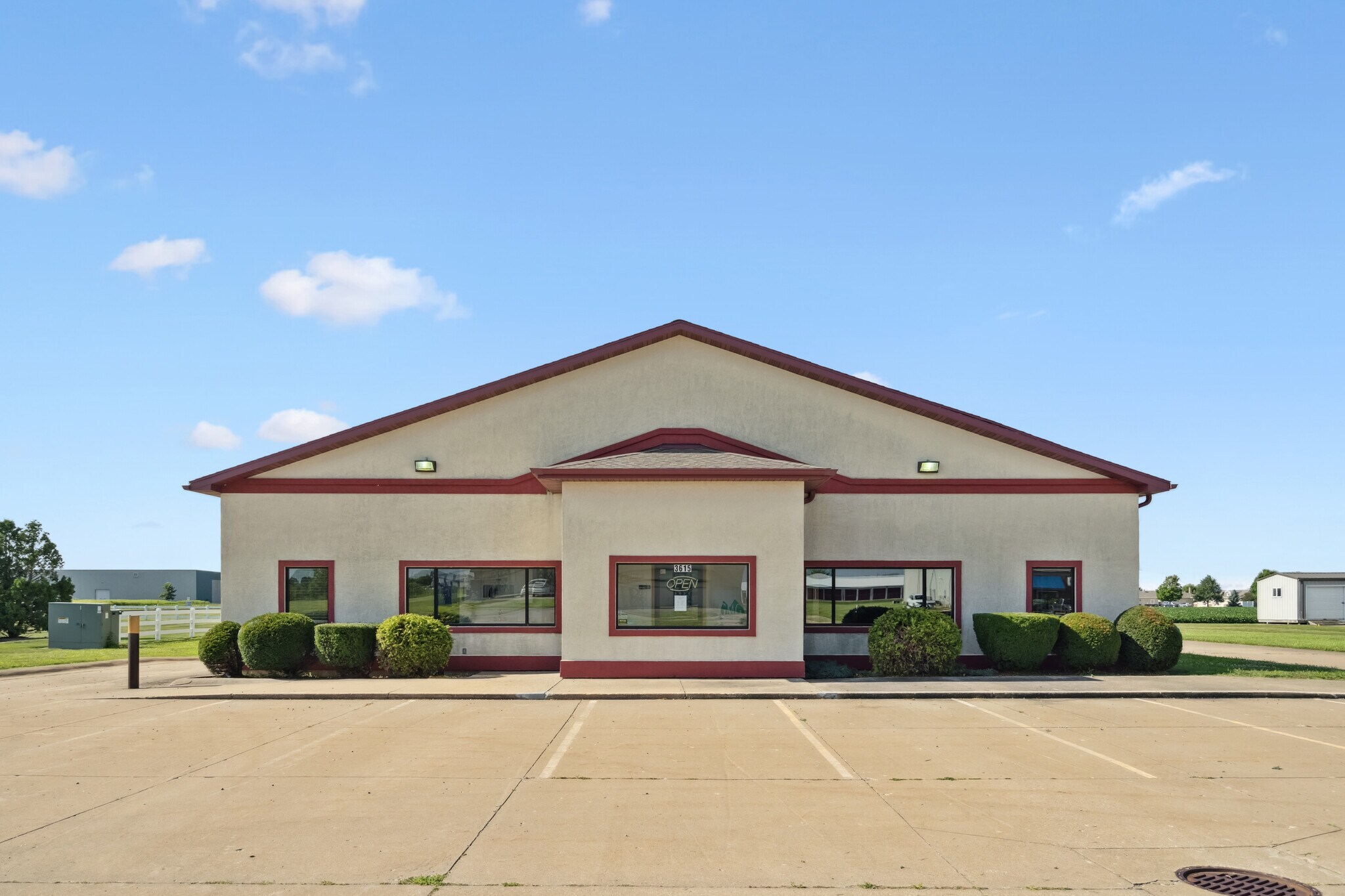 3615 Flint Ridge Dr, Burlington, IA for Sale