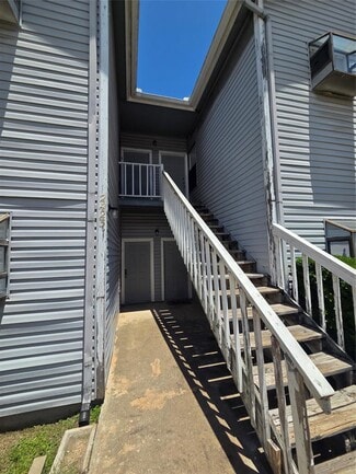Austin, TX Apartments - 2423 W Slaughter Ln