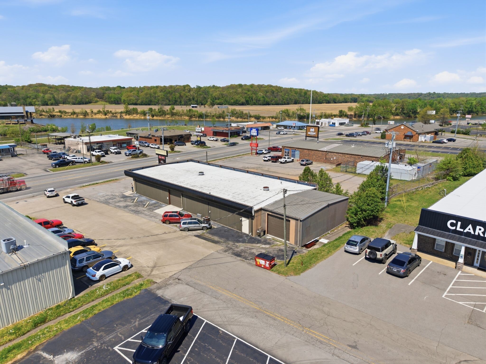 1015 S Riverside Dr, Clarksville, TN for Sale