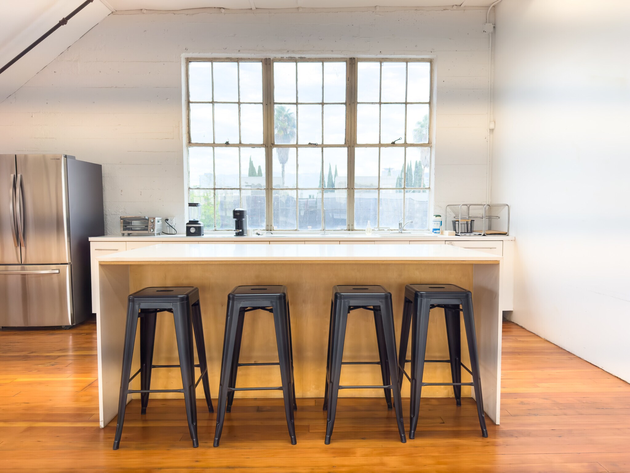 1110 N Beachwood Dr, Los Angeles, CA for Rent