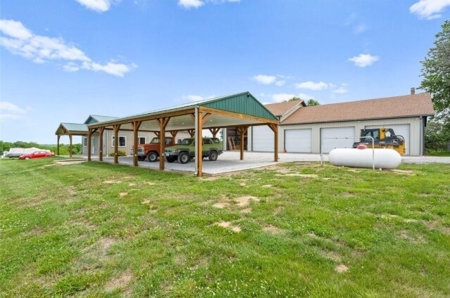 11203 County Road 375, Saint Joseph, MO for Sale