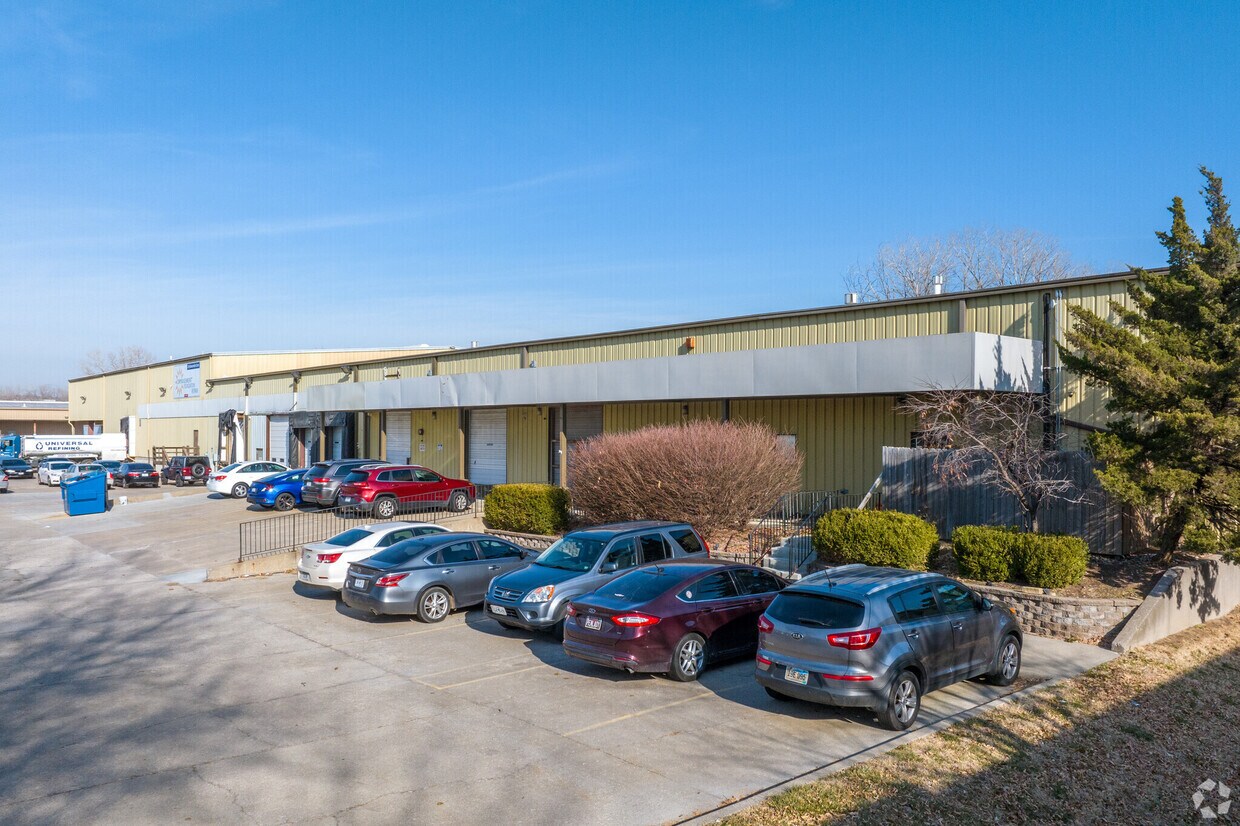 1811 N Topping Ave, Kansas City, MO for Rent