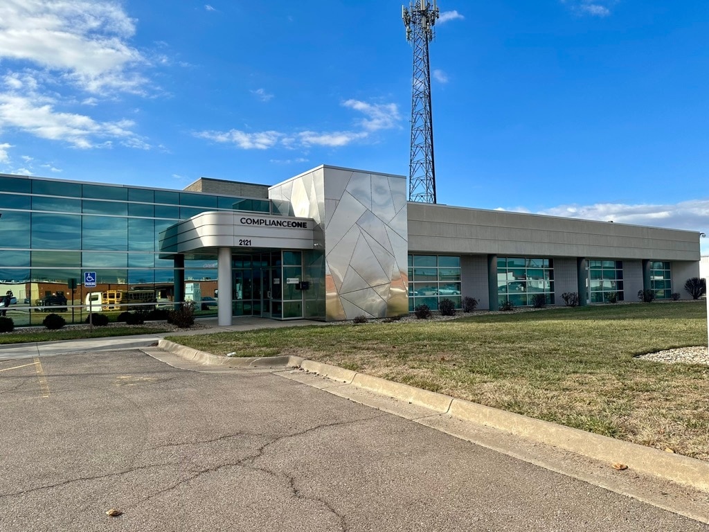 2121 SW Chelsea Dr, Topeka, KS for Sale