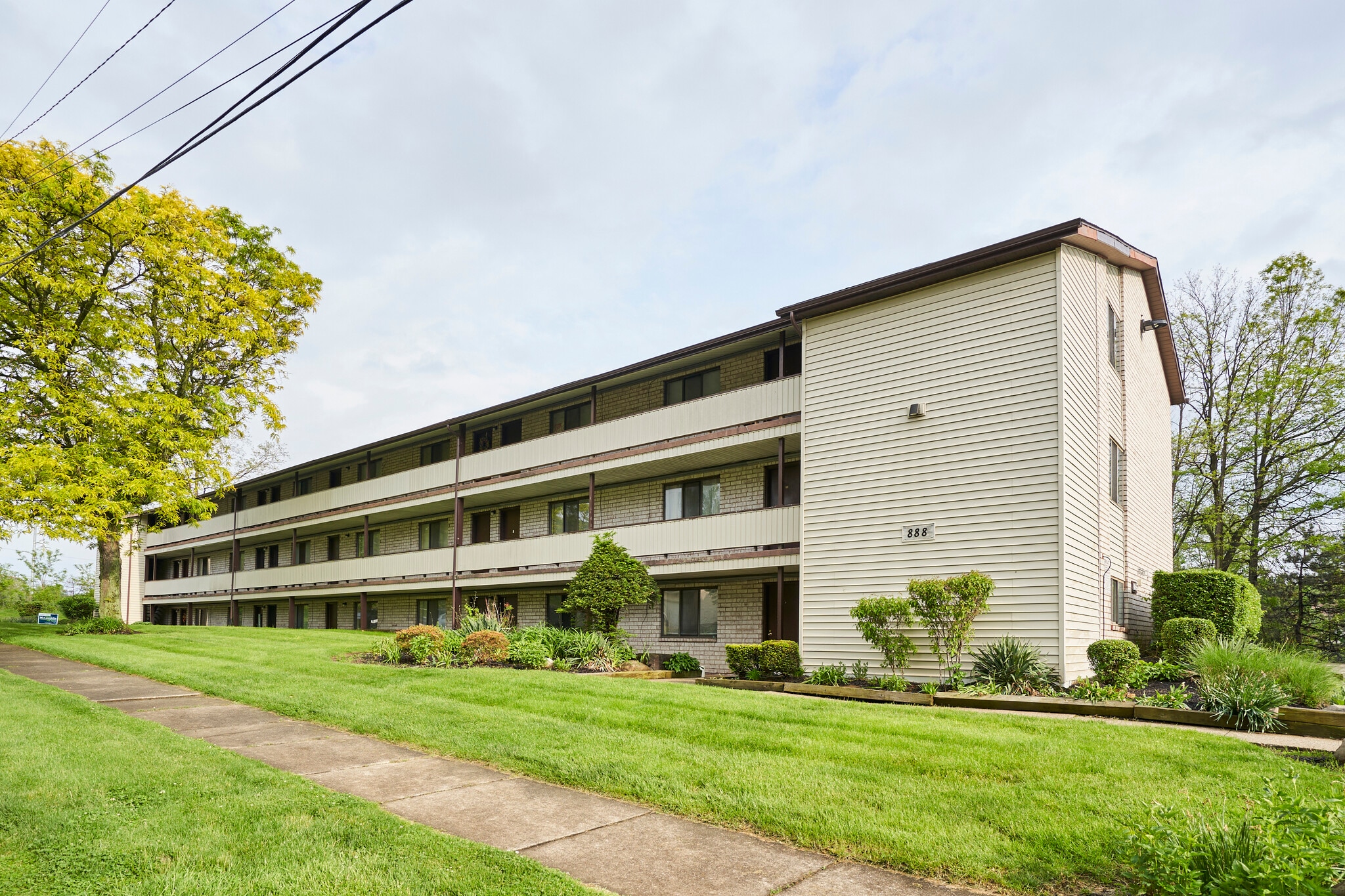 888 Rosamond Ave, Akron, OH for Sale