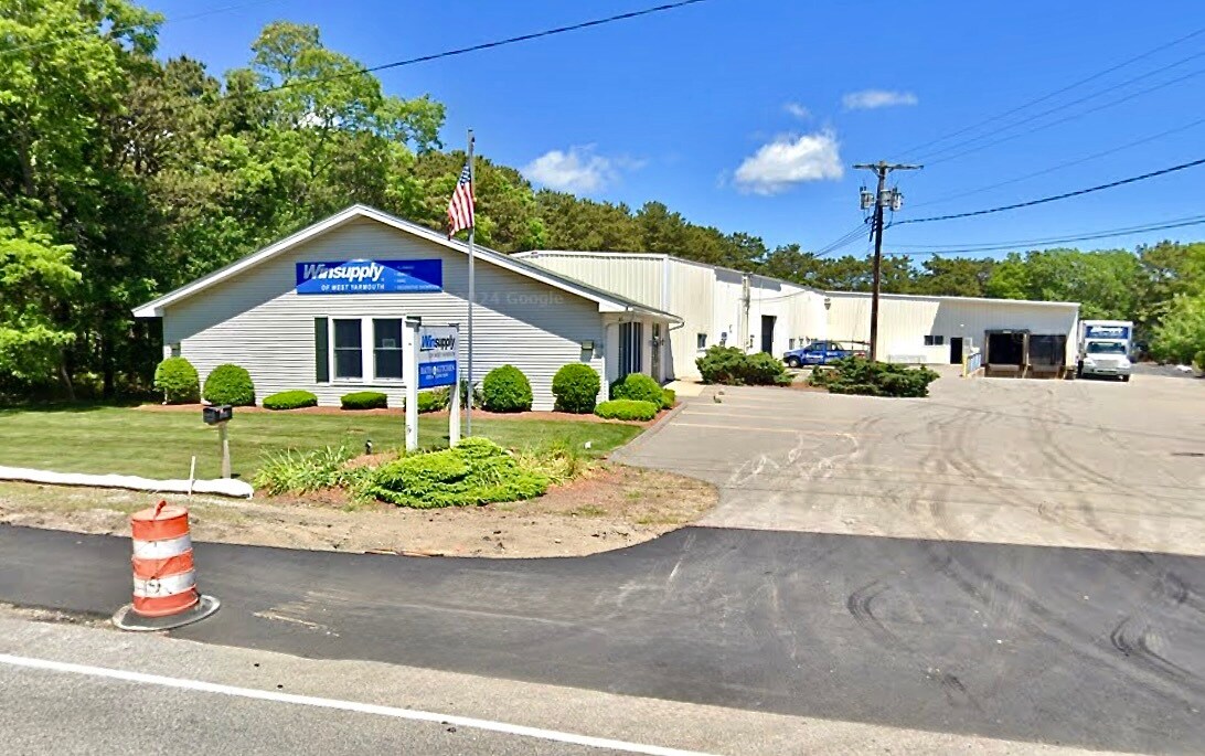 586 Higgins Crowell Rd, West Yarmouth, MA for Sale